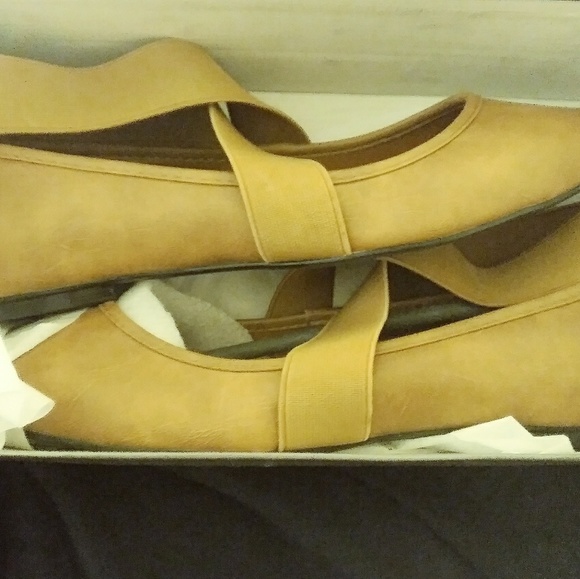 Flats - Picture 2 of 2